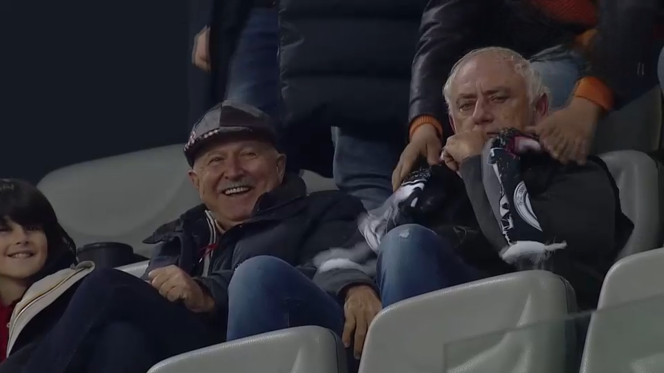 Momentul serii! Sub contract cu CFR Cluj, Andrea Mandorlini a fost surprins cu eșarfa lui U Cluj la g&acirc;t